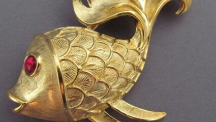 Vastu Tips: चांदीऐवजी या धातूची मासा घरात ठेवल्यास वाढेल सकारात्क ऊर्जा