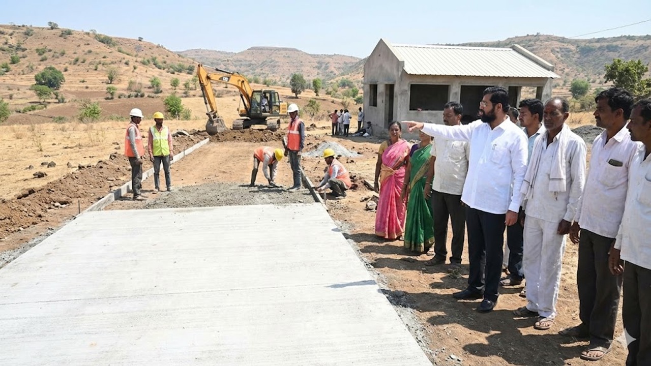 Karjat News : किरण ठाकरे यांच्याकडून 250 कोटींची विकास कामे, माणगावतर्फे वारेडीच्या विकासाचा दावा