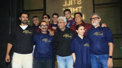 ‘Rang de Basanti’ 20 वर्षांनंतरही जीवंत! राकेश ओमप्रकाश मेहरा टीमसाठी खास स्पेशल स्क्रीनिंग