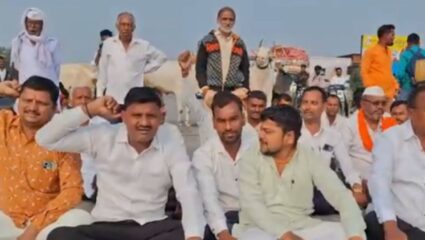 गाव रस्त्यावरील अतिक्रमण हटवून खुला करण्यासाठी ग्रामस्थांचे नगर कल्याण महामार्गावर रास्ता रोको