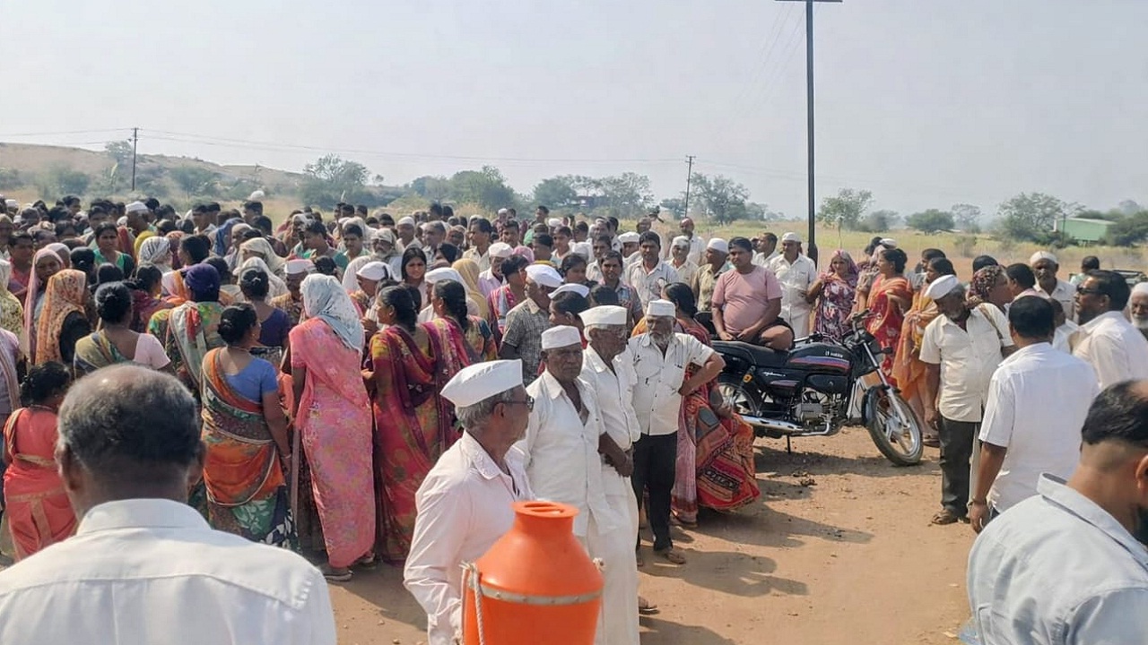Purandar Airport : मोजणी अधिकाऱ्यांना शेतकऱ्यांनी परत पाठवले; ड्रोनच्या माध्यमातून मोजणीचा प्रयत्न हाणून पाडला