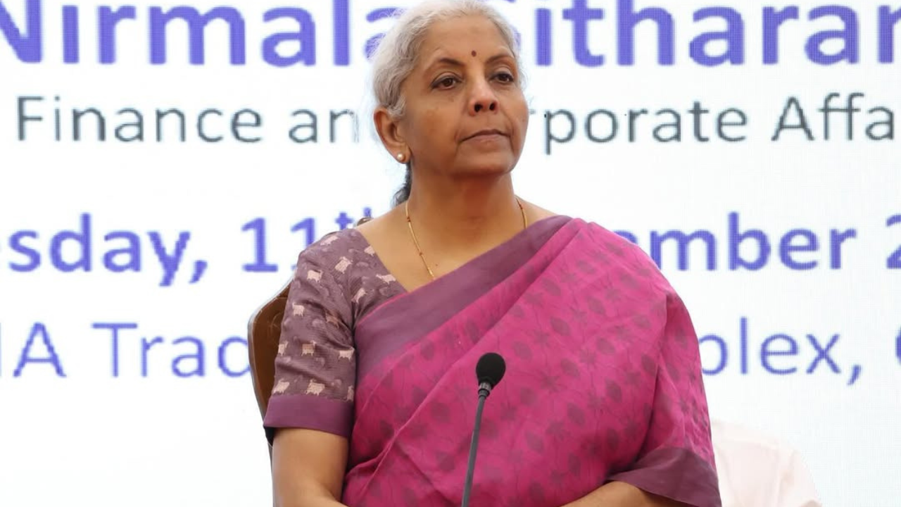 Budget 2026: सीतारमण यांच्या 5 निर्णयाने बदलू शकते मध्यमवर्गीयांचे नशीब, सर्वांचे लक्ष ‘या’ गोष्टीवर