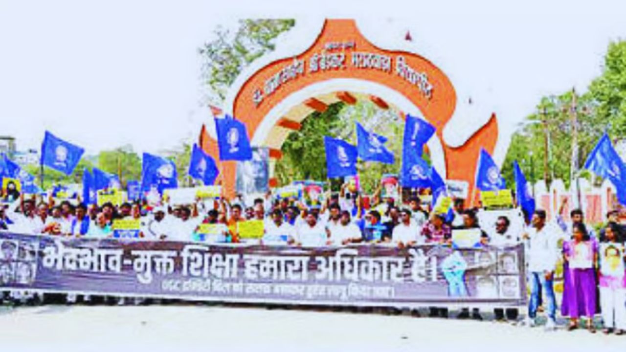 Ch. Sambhajinagar : भेदभावमुक्त शिक्षणासाठी आंबेडकरी संघटनांचा एल्गार; कोर्टाने अन्याय केल्याचा आंदोलकांचा आरोप