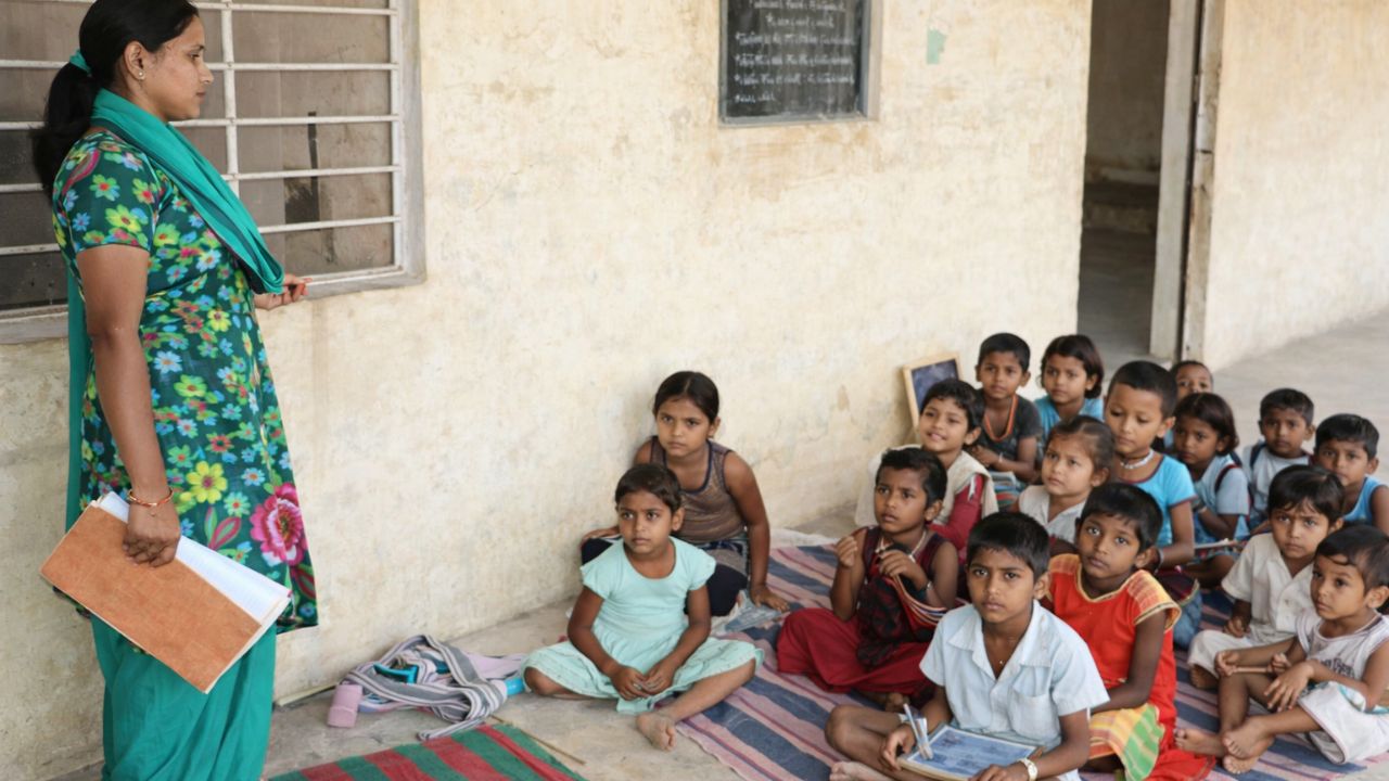 Chandrapur News: शासनाची अर्धवट योजना? फोन मिळाले, पण रिचार्जसाठी सेविकाच त्रस्त; पैसे जमा करण्यास दिरंगाई