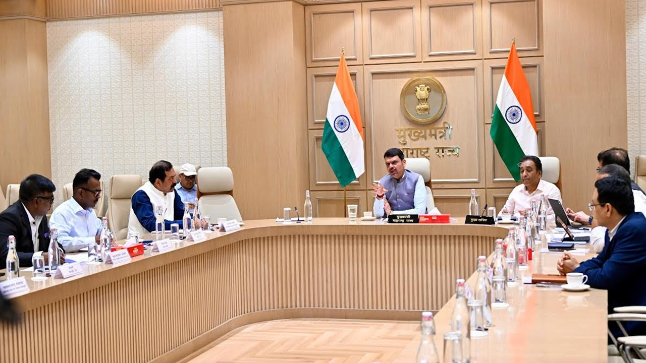Devendra Fadnavis : पायाभूत सुविधांसाठी आवश्यक भूसंपादन गतीने पूर्ण करावे, देवेंद्र फडणवीस यांचे स्पष्ट निर्देश