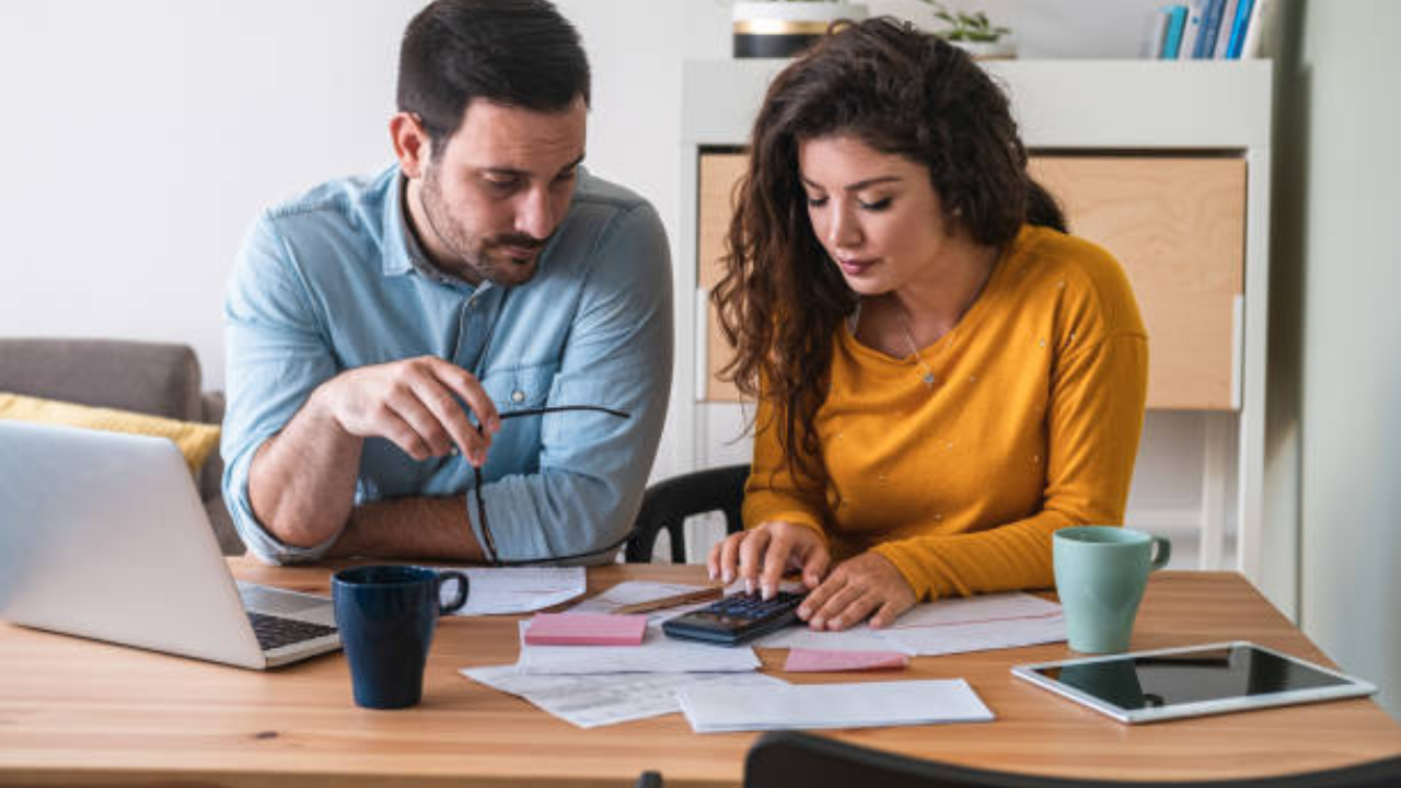 Budget 2026: लग्न झालेल्यांसाठी मिळू शकते आनंदाची बातमी! Joint Taxation मध्ये मिळणार मोठे गिफ्ट