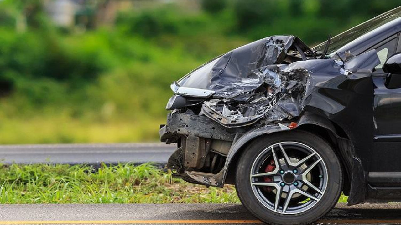 Test Drive दरम्यान Accident झाला तर खिशातून पैसे द्यावे लागतात का? जाणून घ्या काय सांगतात नियम