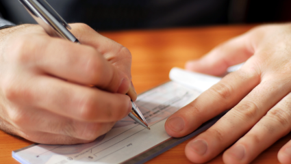 सावधान! चेकबुक हरवलंय? तर ‘हे’ काम तातडीने करा, नाहीतर तुमचं बँक खातं रिकामं होऊ शकतं!