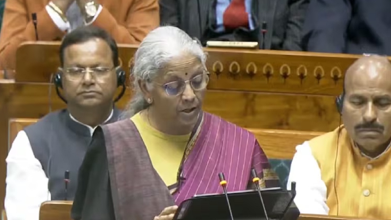 Budget 2026 : मुंबई-पुणे, पुणे-हैद्राबाद प्रवास जलद गतीने होणार! निर्मला सीतारमण यांची मोठी घोषणा