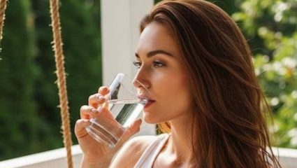 Health Care Tips : गरम की थंड? सकाळी रिकाम्या पोटी कोणतं पाणी प्यावं? ‘ही’ योग्य निवड तुमचं आरोग्य सुधारू शकते