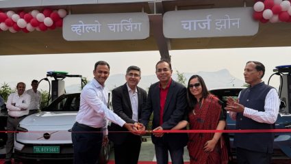EV वाहनचालकांसाठी महत्वाची बातमी! राज्यातील ‘या’ महामार्गावर व्होल्वो आणि चार्जझोनकडून अल्ट्रा-फास्ट चार्जरचे उद्घाटन