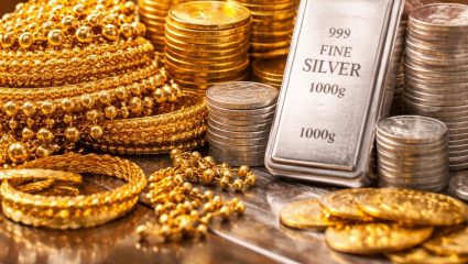 Todays Gold-Silver Price: सोन्यात तेजी, चांदीत घसरण! आजच्या किंमती वाचून व्हाल चकित