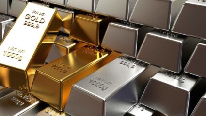 Todays Gold-Silver Price: सोन्या – चांदीचे भाव गडगडले! स्वस्तात दागिने खरेदी करण्याची हीच खरी संधी