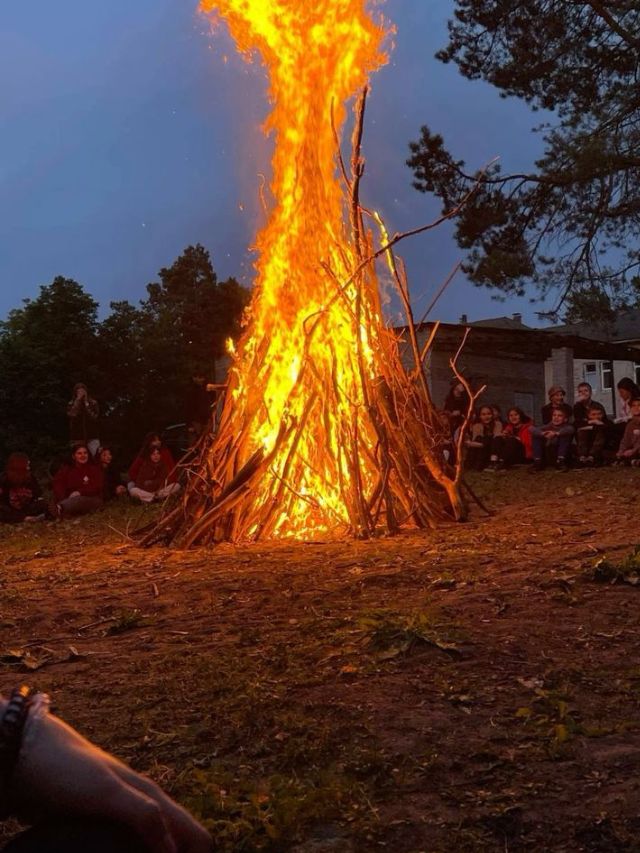 होळीला नारळ फोडण्याचं कारण काय ?