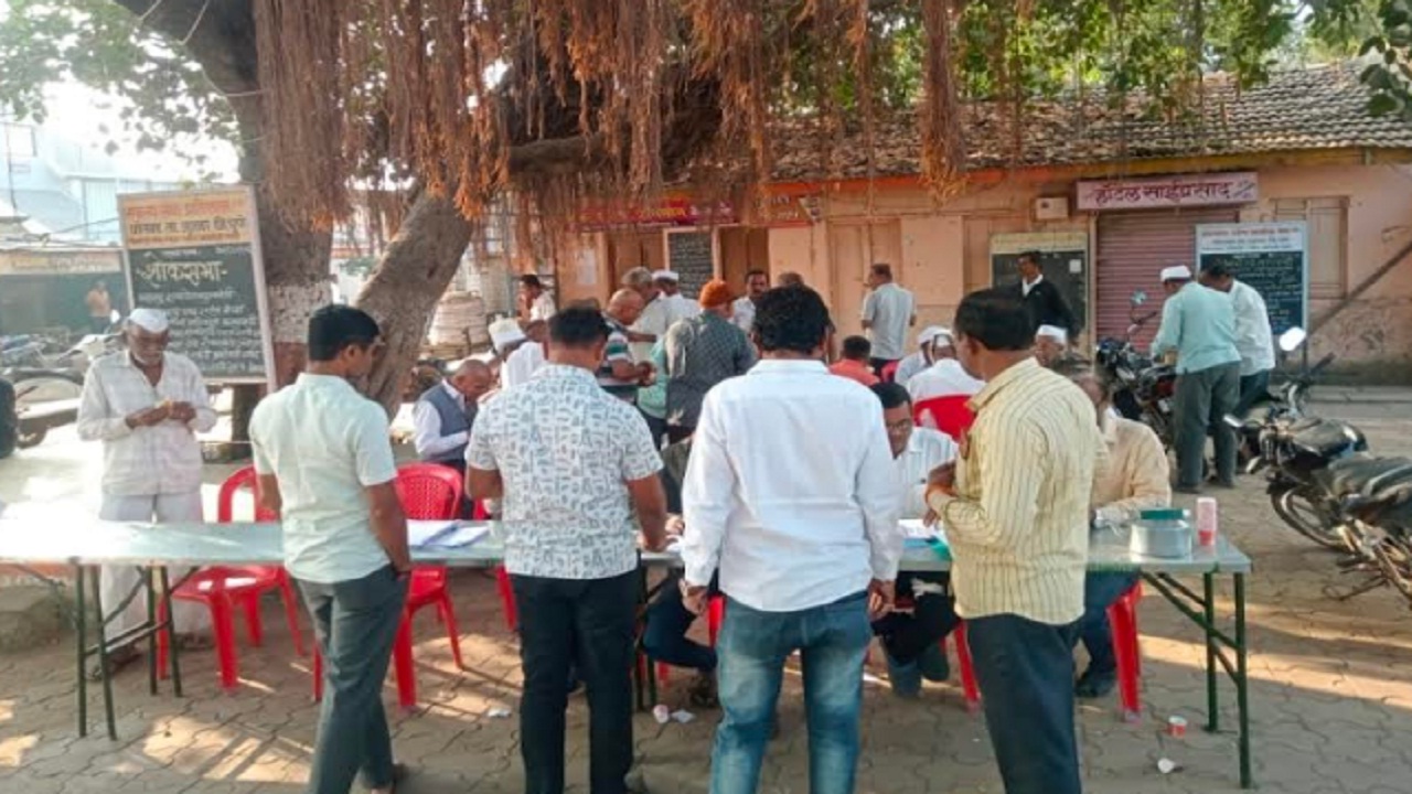ZP Election 2026 : जुन्नर तालुक्यात ‘बोगस’ मतदानामुळे युवकांचा संताप! मतदान केंद्रावर नेमकं काय घडलं?