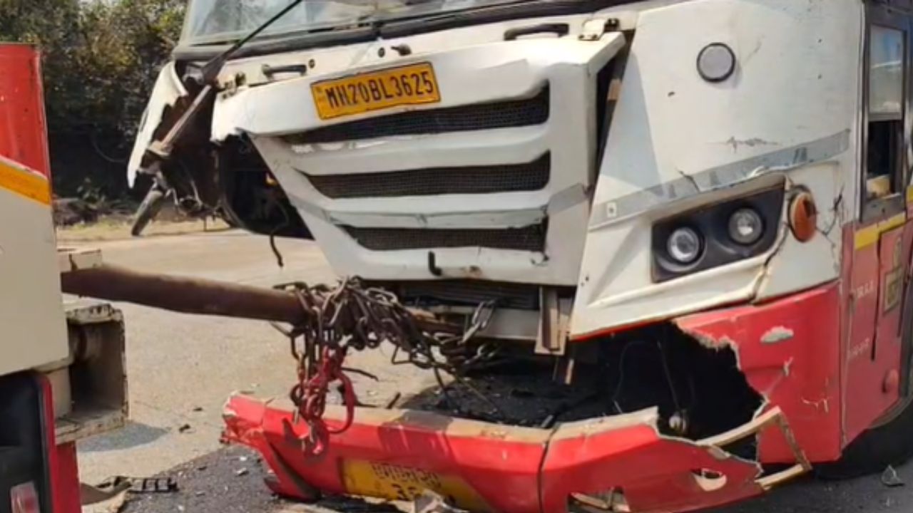 Karjat Accicent : कर्जत-चौक राज्यमार्ग रस्त्यावर एसटीची धडक ; अपघातामुळे मोठी वाहतूक कोंडी