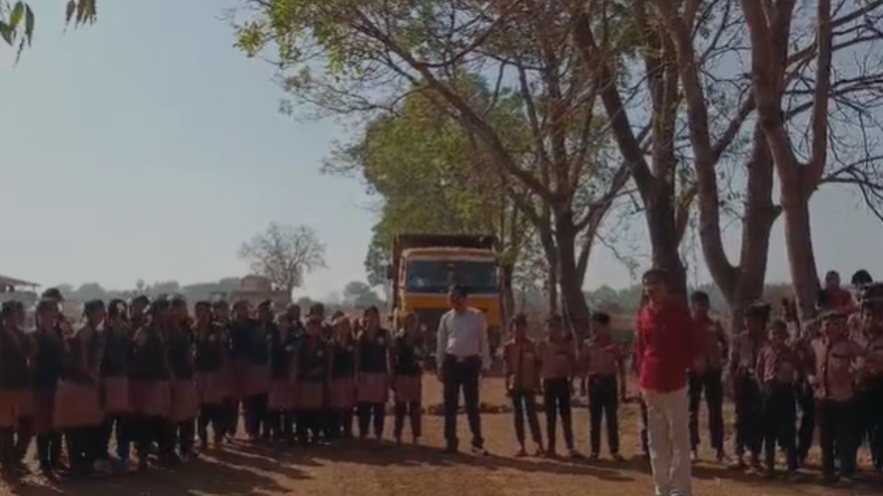 Karjat News : कोणी पाणी देतं का ? 22 दिवसांपासून शाळेतील पाणीपुरवठा बंद, शिक्षक विद्यार्थ्यांचे होतायत हाल