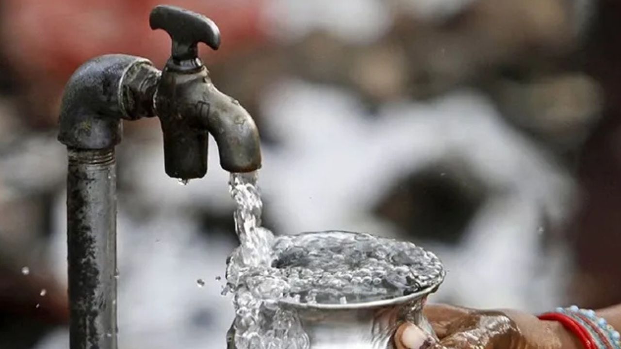 Kolhapur : वाढीव पाणीबिलाची केली होळी; प्रशासनाचा नोंदवला निषेध, नागरिकांचं आयुक्तांना निवेदन