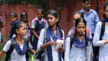 Kolhapur News : बहुजन शिक्षणापासून वंचितच; सात ते आठ किलोमीटर विद्यार्थ्यांना शाळेसाठी करावी लागते पायपीट