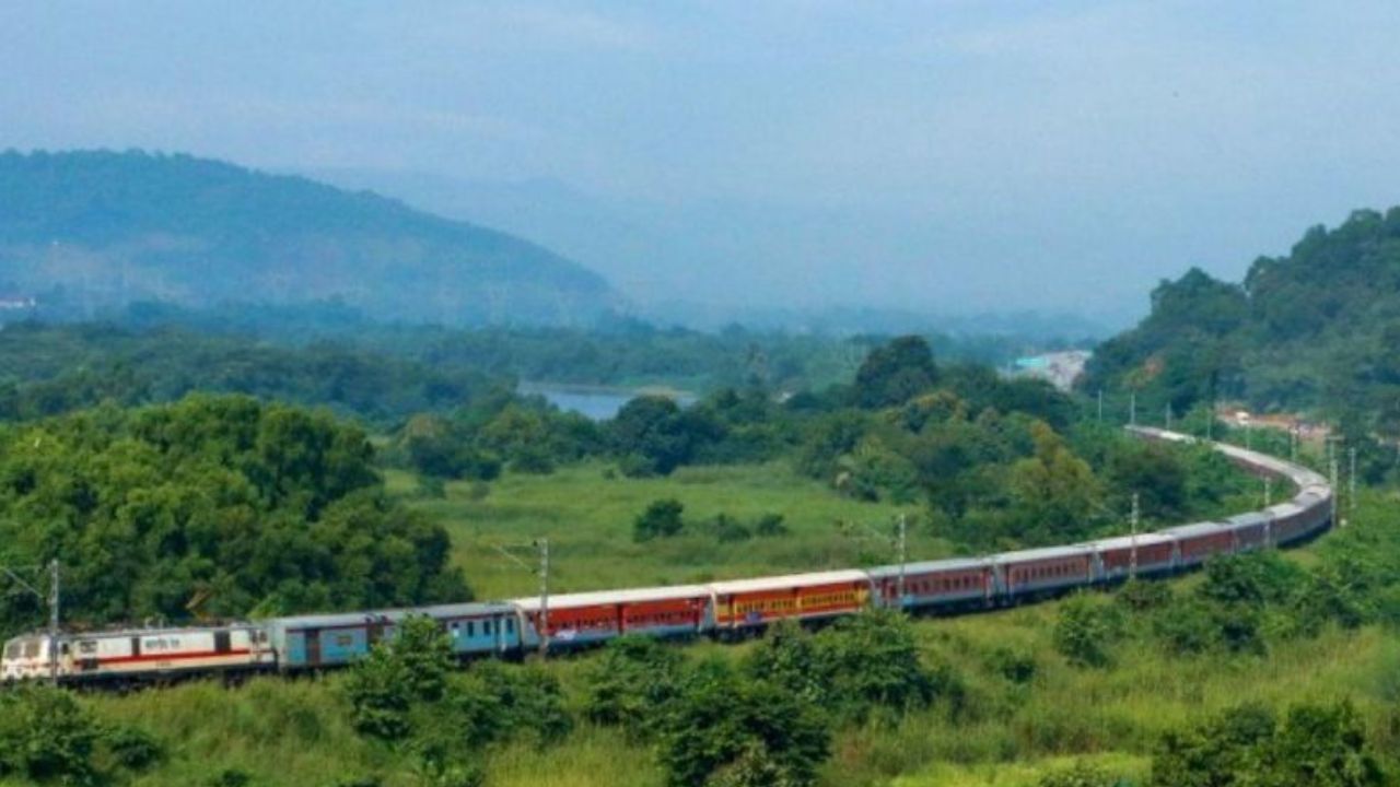 Kolhapur News : शासनाच्या मंजुरीनंतरही काम ठप्पच; कोल्हापूर-वैभववाडी रेल्वेमार्ग होणार कधी ? संतप्त नागरिकांना एकच सवाल