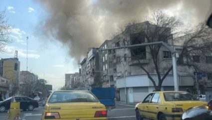 Iran vs USA Conflict 2026: इराणचा प्रतिहल्ला! बहरीन आणि युएईमधील अमेरिकन तळांवर डागली क्षेपणास्त्र