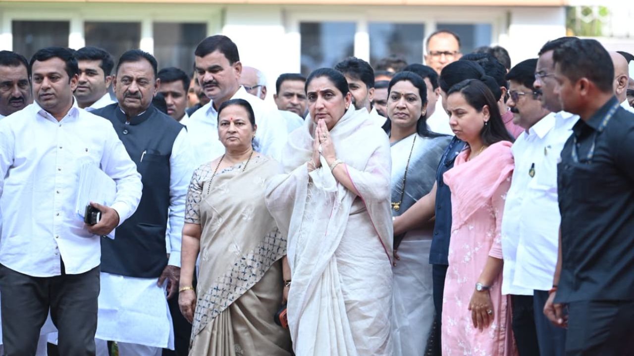 Maharashtra Politics: उपमुख्यमंत्री म्हणून विधिमंडळात ‘ग्रँड एन्ट्री’; सभागृहात सुनेत्रा पवारांना कुठे मिळाली खुर्ची?