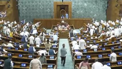 Parliament Budget Session: संसदेत राडा! विरोधी पक्षांचे ८ खासदार निलंबित; नेमकं झालं काय?