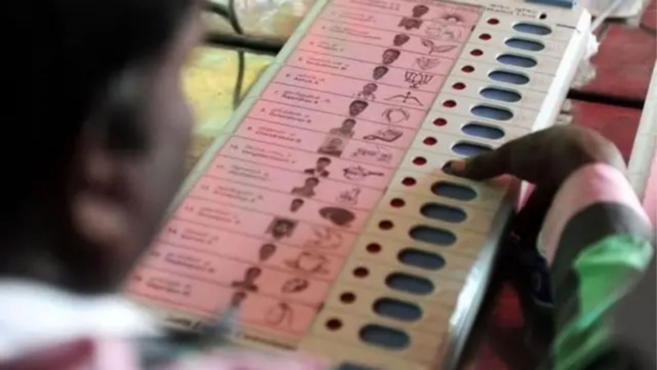 Kokan ZP Election: चिपळूणमध्ये ईव्हीएम बिघाडामुळे खोळंबा; खेर्डीत मतदारांचा संताप, कोकणात काय आहे मतदानाची स्थिती?