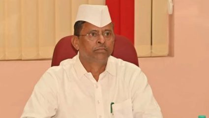 Maharashtra Politics: कॅबिनेट मंत्र्याचे कार्यालय सील होण्याची पहिलीच घटना! नरहरी झिरवाळ ‘नॉटरिचेबल’ झाल्याने संशय वाढला