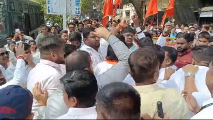 Pune  Breaking: पुण्यात काँग्रेस-भाजप कार्यकर्ते आमनेसामने; दगडफेकीत महिला पोलिस जखमी