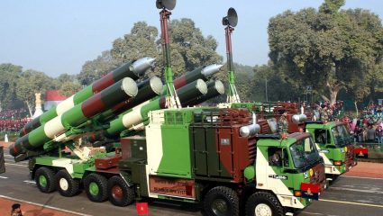 Defense Production: भारतीय लष्कराची ऐतिहासिक झेप! परकीय कंत्राटे ३८ टक्क्यांवरून १२ टक्क्यांवर; स्वदेशी उद्योगांचा डंका