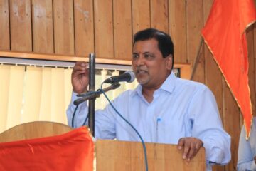 Raigad Zilla Parishad: रायगडच्या राजकारणात खळबळ: काँग्रेसच्या माजी उपसरपंचाचा शिंदे गटात प्रवेश