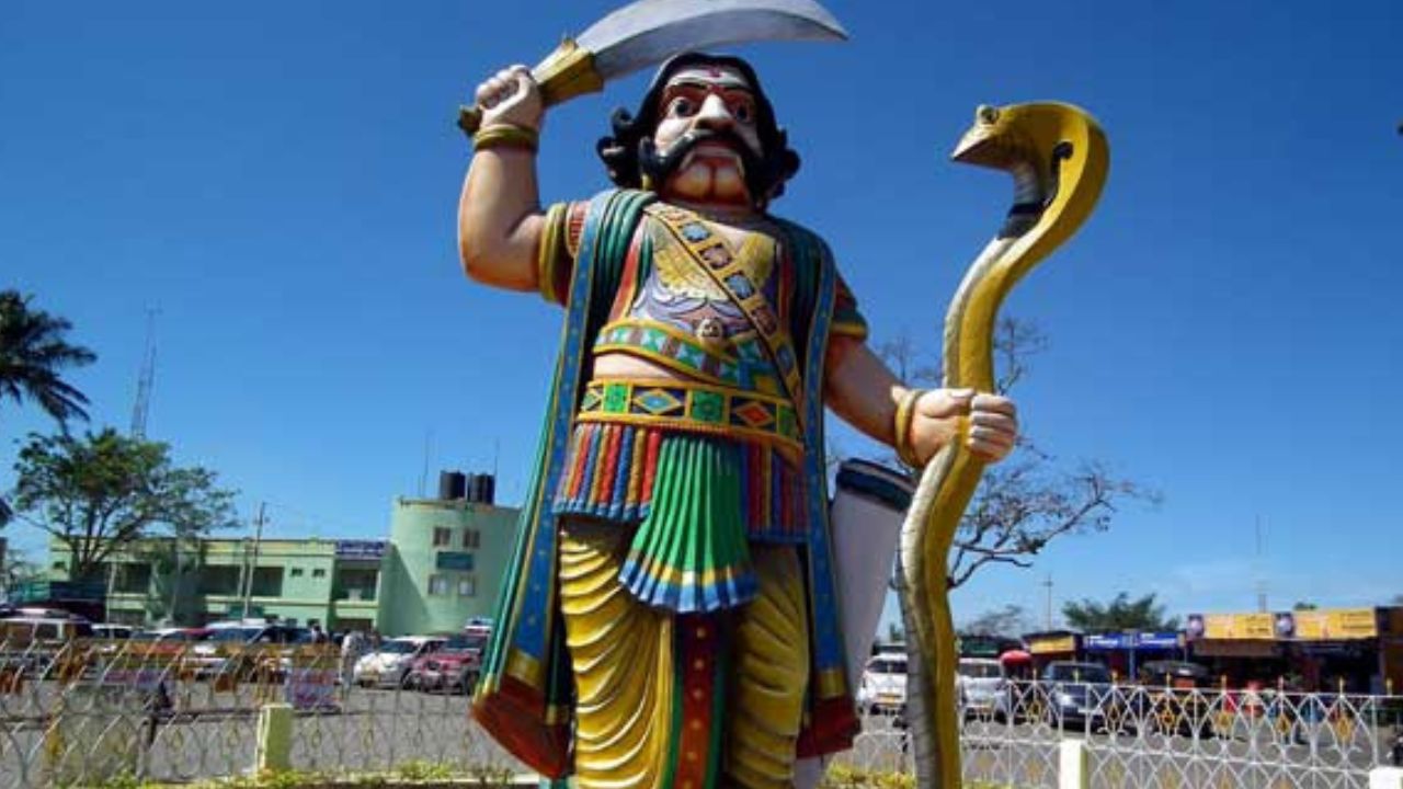 अप्सरेला दिला ऋषिंनी श्राप अन्….;  महिषासुराचा जन्म कसा झाला? असुरांच्या राजाची चित्तथरारक कथा