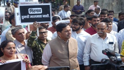 चर्नी रोड -गिरगाव पुलाला विरोध करणाऱ्या सैफी हॉस्पिटल व्यवस्थापनाच्या विरोधात स्थानिकांचे आंदोलन