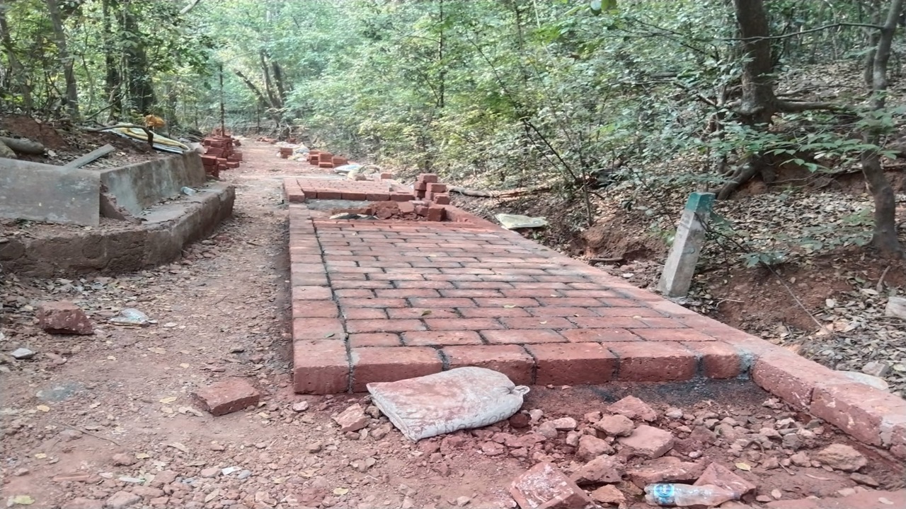 माथेरानमधील रस्त्यासाठी आणलेले बांधकाम साहित्य जप्त, विरोधी पक्षाच्या मागणीला यश