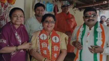 Karjat News : “नेरळमध्ये मोरे -चंचे म्हणजे विकास असेच समीकरण…”, कर्जत परिवर्तन आघाडीचे प्रचारफेरीत कार्यकर्त्यांचे मत