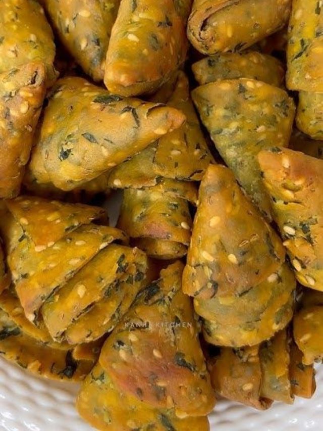 खुसखुशीत मेथी मठरी: चहासोबतचा परफेक्ट नाश्ता