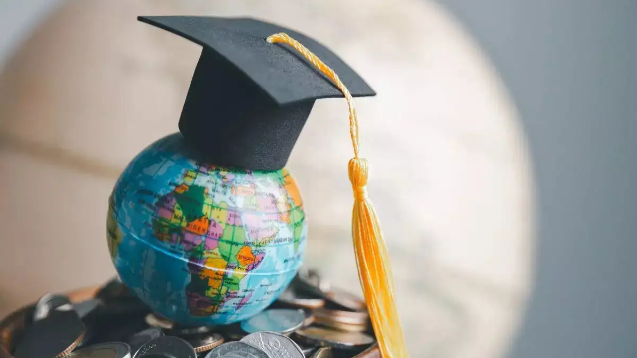 Nashik News : आदिवासी विद्यार्थ्यांसाठी परदेशी शिक्षणाची सुवर्णसंधी; ४० जणांना मिळणार शिष्यवृत्ती