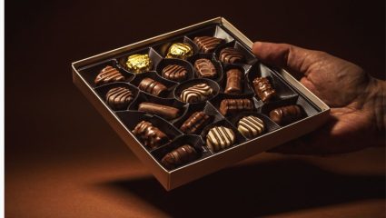 चॉकलेट आरोग्यासाठी हेल्दी की अनहेल्दी? किती प्रमाण खावे? फायदाही असतो का!