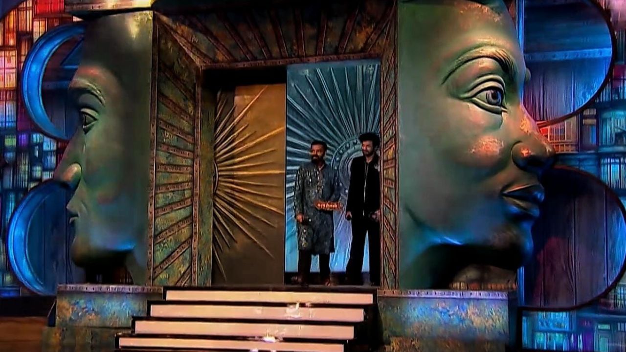 आयुष संजीव आणि करण सोनावणेने बिग बॉसच्या घरातून एक्सिट घेतली आहे. त्यांच्या घरातून निघण्याने तन्वी कोलते आणि प्राजक्ता शुक्रे तसेच इतर सदस्यांना अश्रू अनावर झाले आहेत.