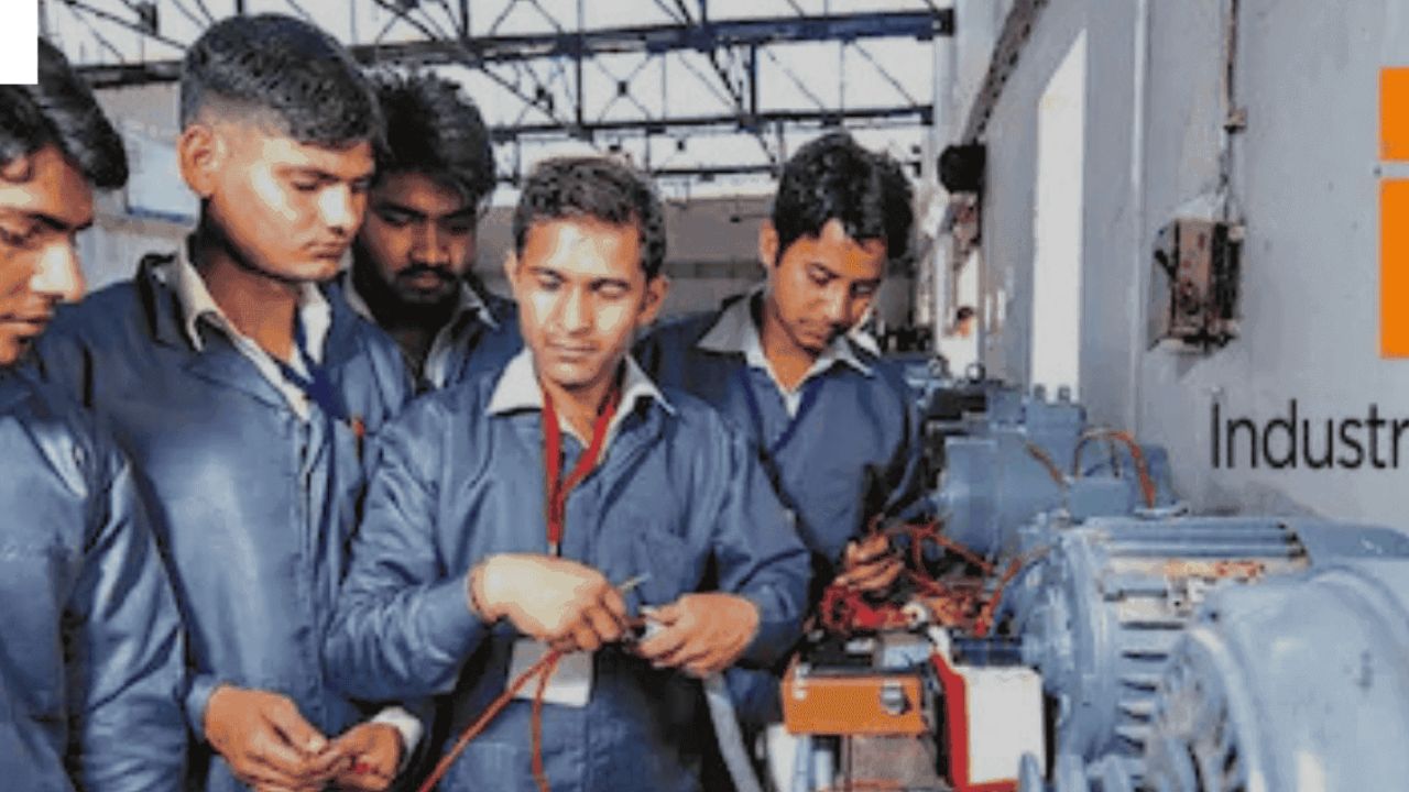 दोन लाख आयटीआय विद्यार्थ्यांना आपत्ती व्यवस्थापनाचे प्रशिक्षण! मंत्री मंगलप्रभात लोढा यांची संकल्पना