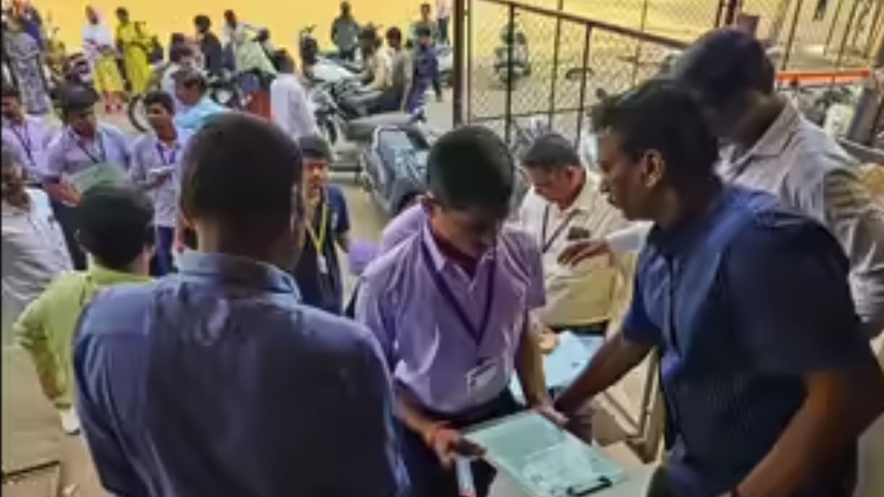 वाशिममध्ये बारावीच्या भौतिकशास्त्र पेपरमध्ये सामूहिक कॉपी! तब्बल ५८१ विद्यार्थ्यांची एकसारखी उत्तरे