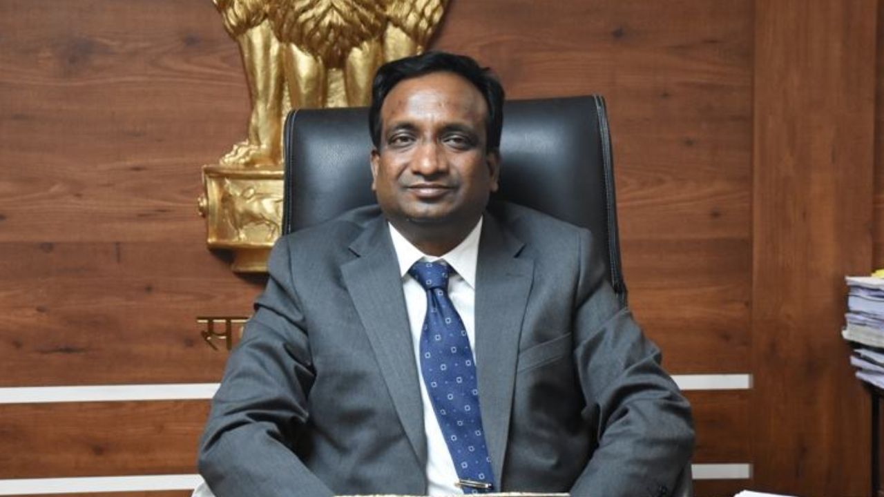 MPSC चे अध्यक्षपद कुणाकडे? मुंबईत झाला शपथविधी; कशी केली जाते निवड?