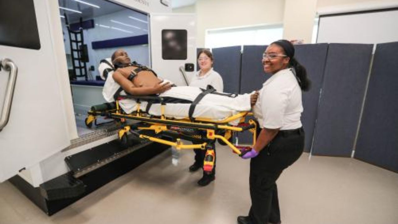 आपत्कालीन वैद्यकीय तंत्रज्ञ! तंत्रज्ञांचे काम काय असते? पात्रता निकष काय? जाणून घ्या