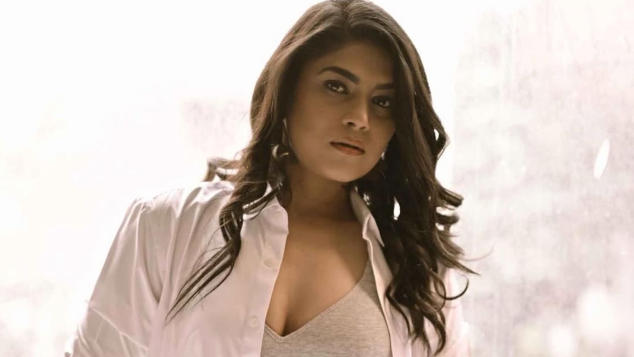 मालिकेत अभिनेत्रीने खलनायक रुपी पात्र साकारले आहे, पण खऱ्या आयुष्यात ती फार गोड आणि मनमिळाऊ असल्याची साक्ष तिची सोशल मीडिया ID देत आहे.