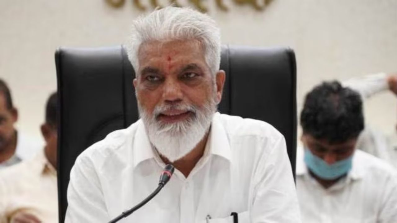 Minister Dadaji Bhuse : कॉपीमुक्त अभियानाला तडा? 107 परीक्षा केंद्रांना लावले कुलूप; पारदर्शकता होणार आणखीन मजबूत