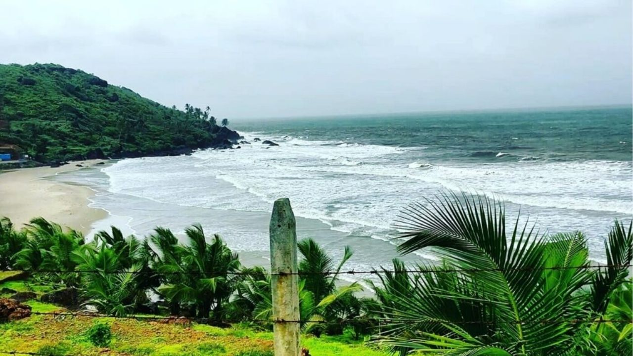 मुंबई तसेच पुणेकरांसाठी, सगळ्यात जवळचे पर्यटन ठिकाण म्हणजे कोकण! आणि या कोकणात फिरण्यासाठी अनेक ठिकाणे आहेत... नक्की कोणते? जाणून घ्या.