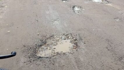 Washim News : शेंदूरजना रस्त्यासाठी नागरिकांचे उपोषण! दुरुस्तीच्या आश्वासनानंतर उपोषण घेतले मागे