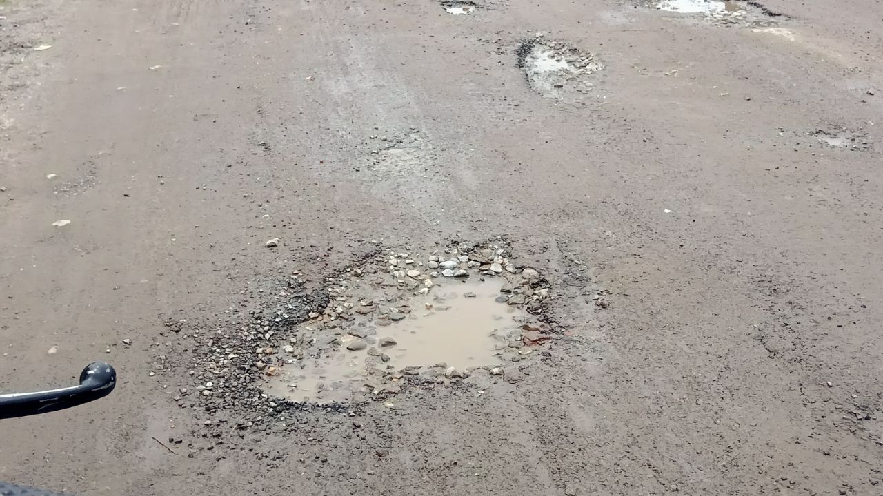 Washim News : शेंदूरजना रस्त्यासाठी नागरिकांचे उपोषण! दुरुस्तीच्या आश्वासनानंतर उपोषण घेतले मागे