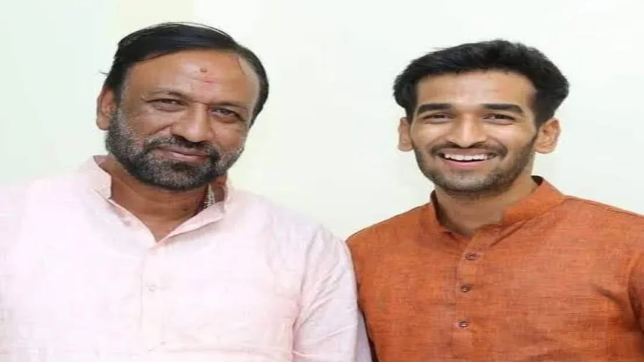 Navi Mumbai Crime : रबाळे एमआयडीसीत राखीव वन जमिनीवर बेकायदेशीर उत्खनन; दोन जेसीबी जप्त, नगरसेवकावर गुन्हा